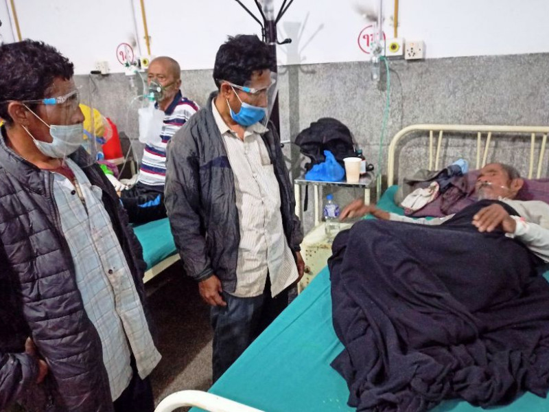 आईसीयू र भेन्टिलेटर खोज्दै गाउँबाट काठमाडौं आइपुगे कोरोनाका बिरामी, भन्छन्– गाउँमै सुविधा भए आउनै पर्दैन्थ्यो